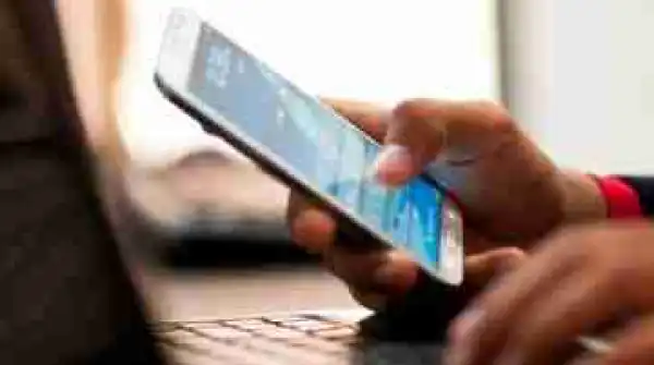 5 Things You Should Never Do On Someone Else’s Phone… Everyone Is Guilty Of No. 1